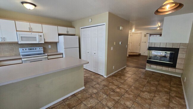 Building Photo - 6048 Colony Cir - Rockrimmon -  3 Bed/ 3 B...