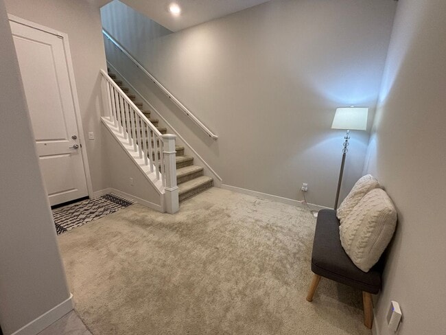 Building Photo - Beautiful 3-Bedroom Home with Solar in Valencia!