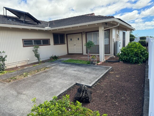 Building Photo - Newtown Estates, 3 bdrm, 2 bath, 2 car enc...