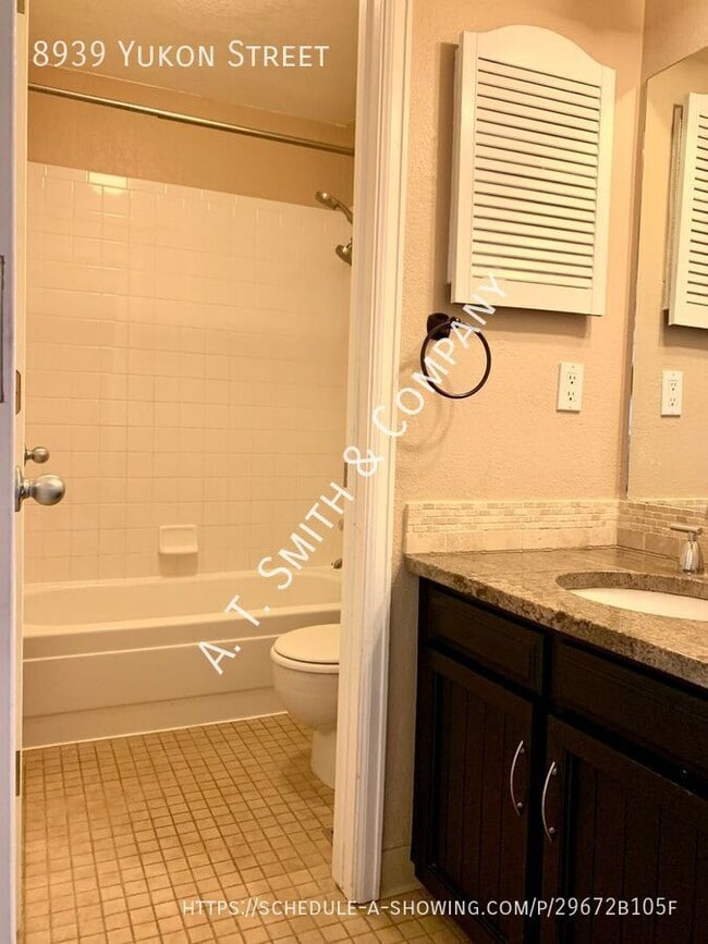 Building Photo - 8939 Yukon St