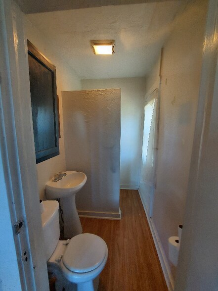 Building Photo - 4644 Agnes Ave