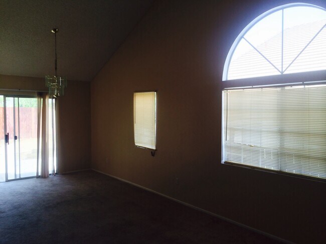 Building Photo - 12040 Ocotillo Dr