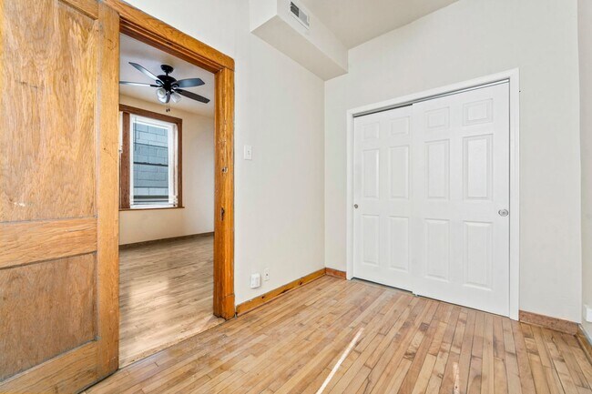 Building Photo - 2152 W Division St