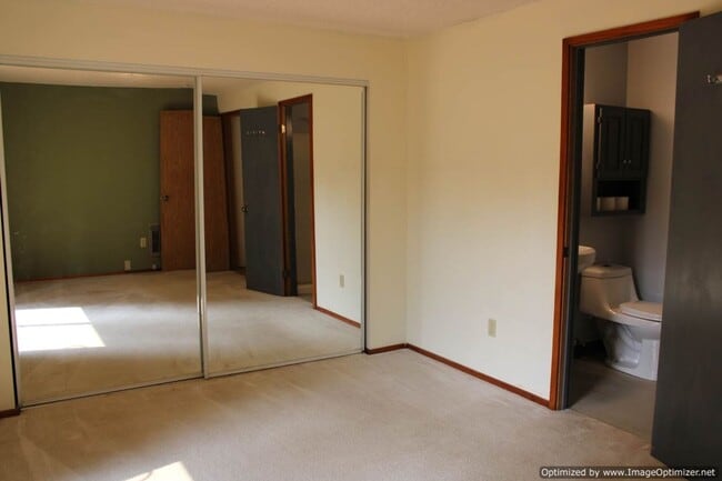 Building Photo - Charming 3-Bedroom Rambler with Spacious Y...