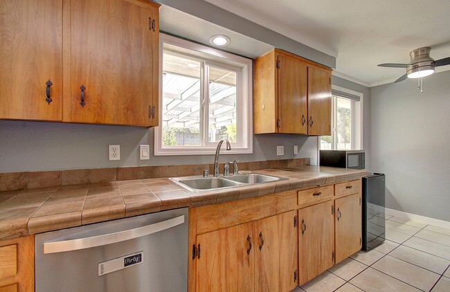 Building Photo - Welcome to this Beautifully Remodeled Ranc...