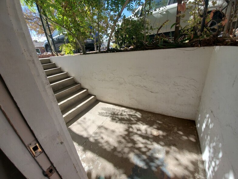 Building Photo - 1727 Ramona Ave