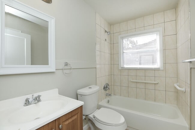 Building Photo - 11914 Meadowpass St