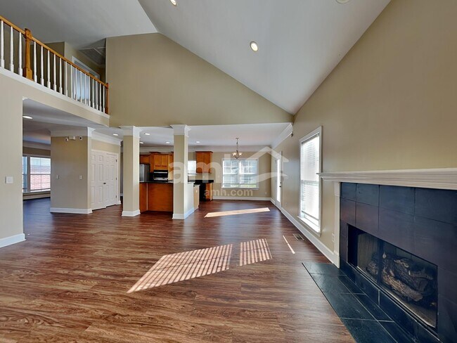 Building Photo - 116 Lake Point Ct