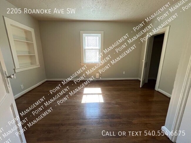 Building Photo - 2205 Roanoke Ave SW