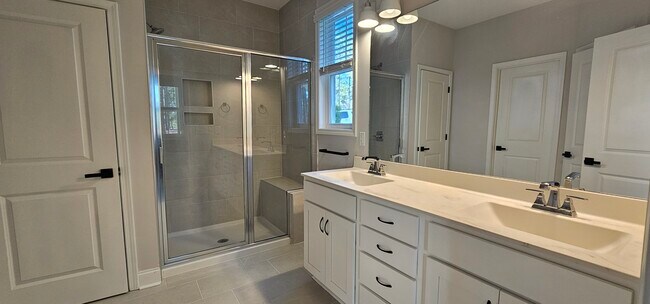 Building Photo - 1032 Hyco rd