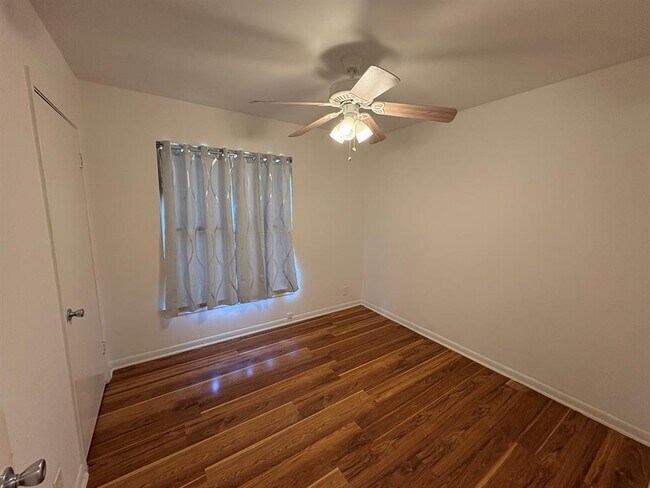 Building Photo - 6506 Linda Ln