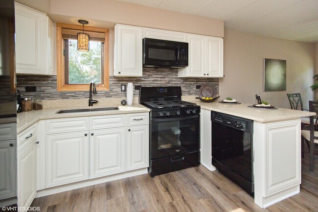 Building Photo - 616 E 5th Ave