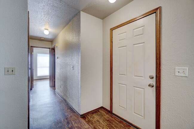 Building Photo - Comfort, Charm & Convenience in This Edmond Duplex
