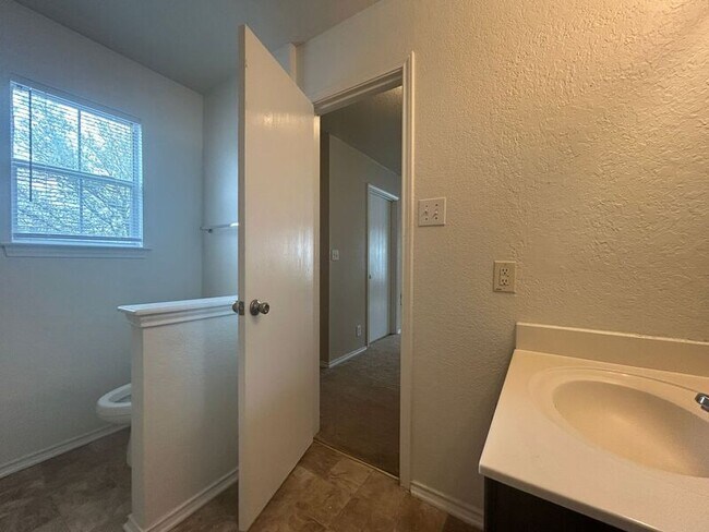 Building Photo - 1423 Range Finder