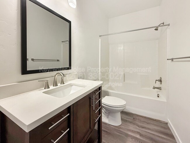 Building Photo - 2115 W Bella Ln