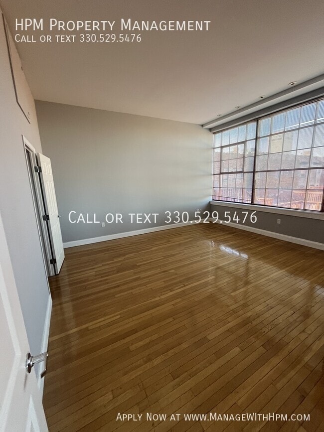 Building Photo - 2404 Prospect Ave E