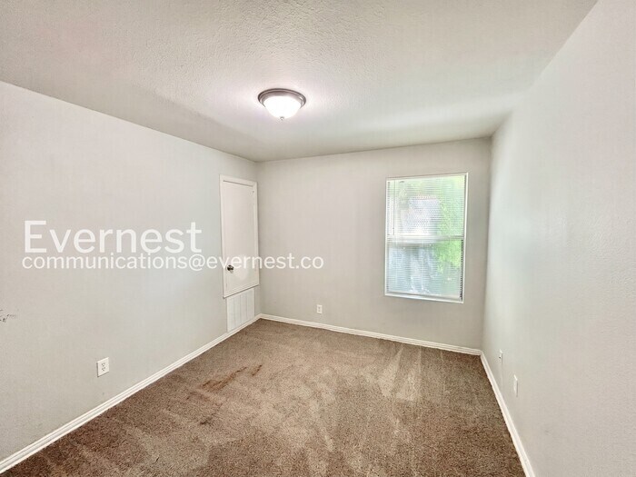 Building Photo - 146 Creek Cove Dr