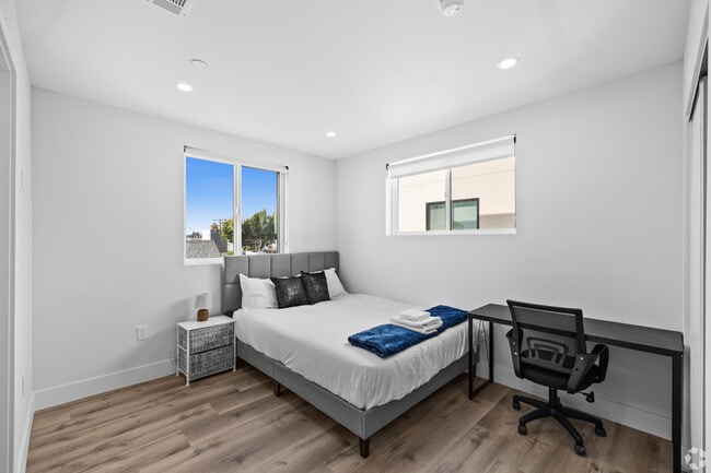 Building Photo - 3430 Walton Ave