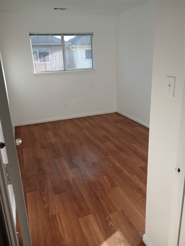 Building Photo - 15507 Waldron Cir