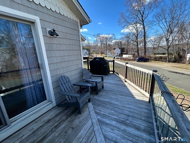 Building Photo - 332 Shore Dr