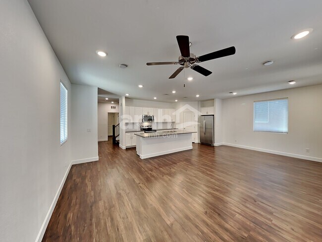 Building Photo - 10465 Beavertail Hill Ave