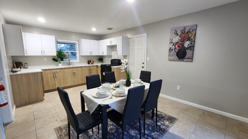 Building Photo - 2 Hazelwood Cir