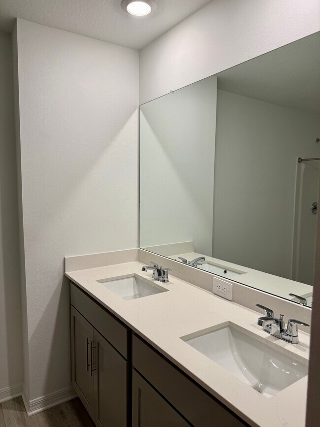 Building Photo - 4233 Foxway Dr