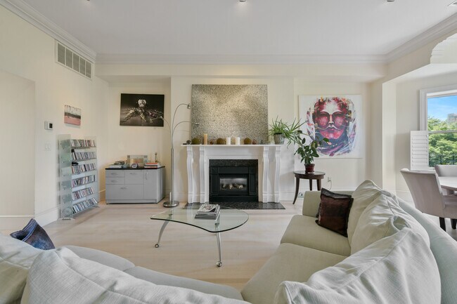 Building Photo - 294 Commonwealth Ave