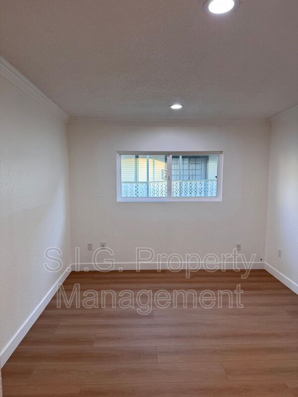 Building Photo - 10635 Sherman Grove Ave