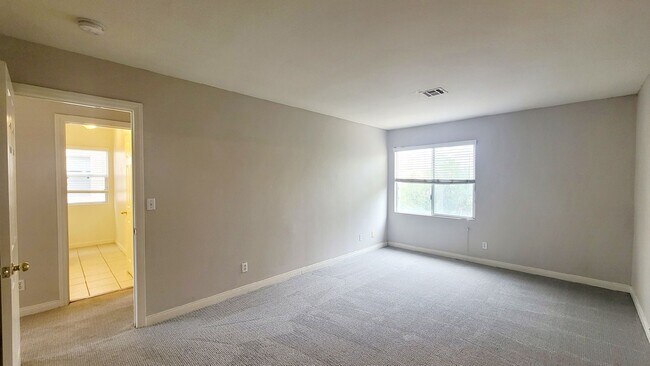 Building Photo - 7553 Dry Creek Ave