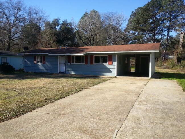 Building Photo - 3019 Lakewood Dr