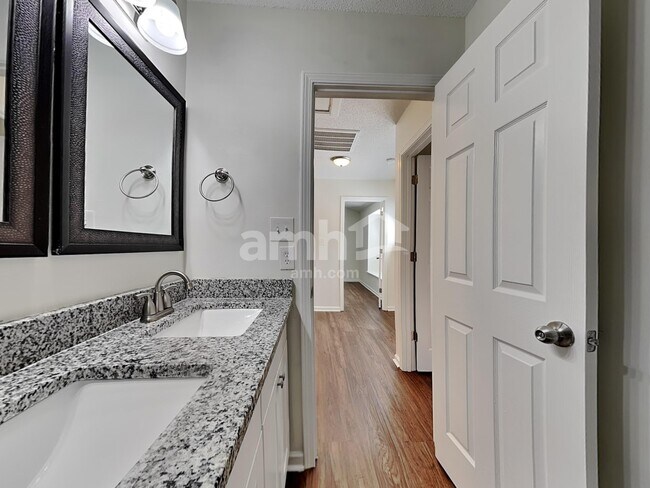 Building Photo - 4415 Hounds Run Dr