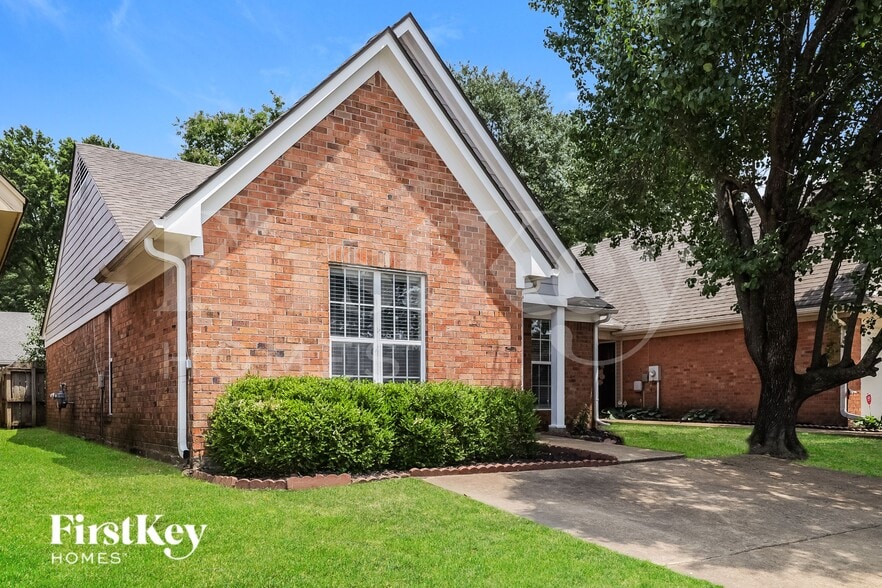 Building Photo - 7602 Iris Dr