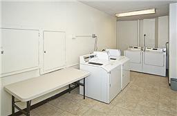 Building Photo - PACIFIC GRAND studio with vinyl wood plank...