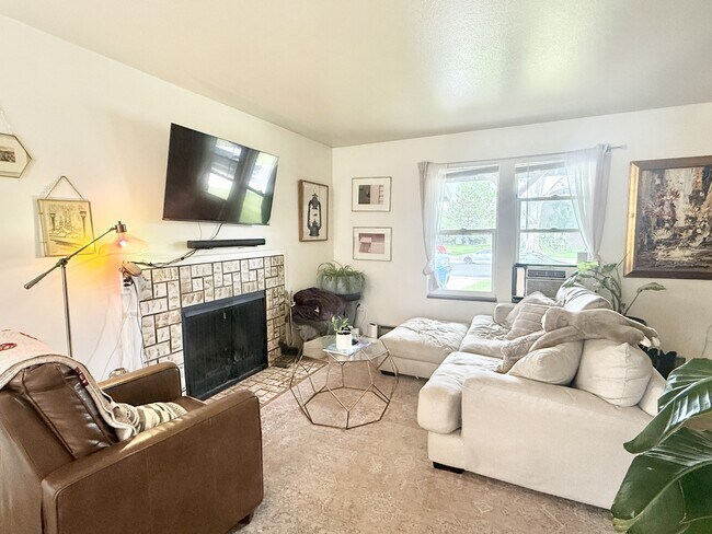 Building Photo - 3107 Azalea Dr