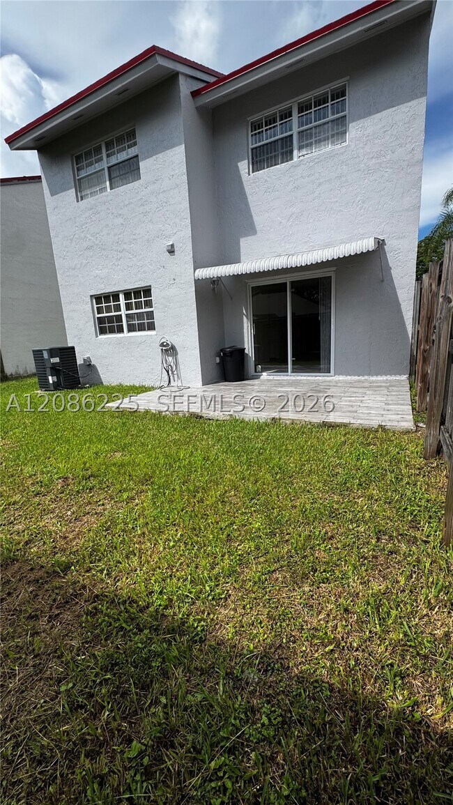 Building Photo - 885 SE 13th Rd