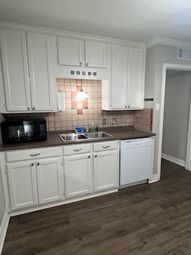 Building Photo - 2 Bed, 1 Bath House, NISD!