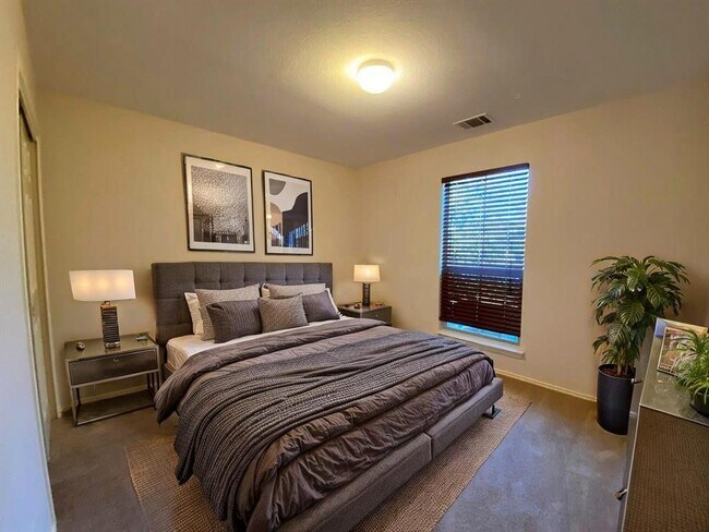 Building Photo - 145 Strawn