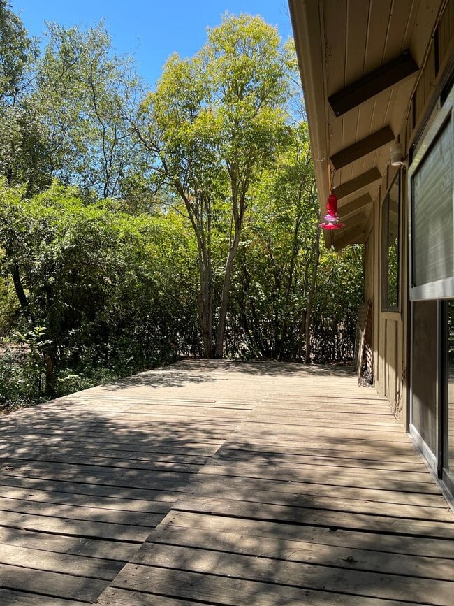 Building Photo - Cozy and convenient, private location, Cot...