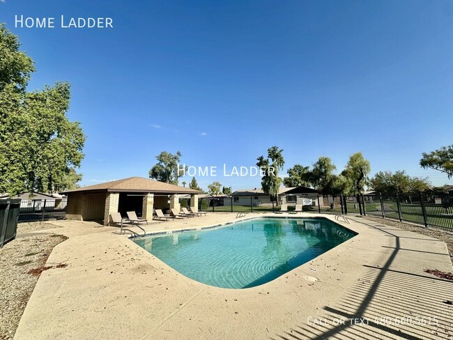 Building Photo - 1021 W Laguna Dr