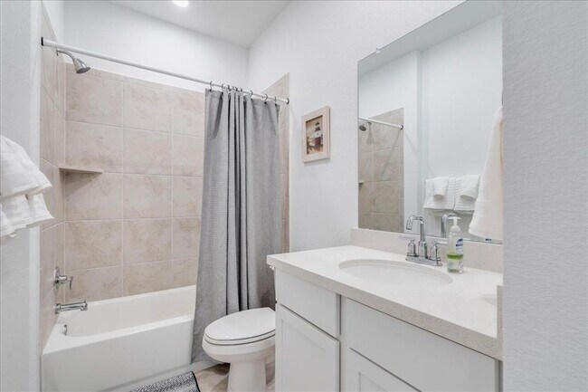 Building Photo - 802 Papaya Dr