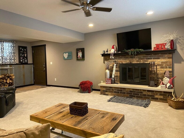 LL Family room - 224 4th St NW