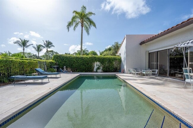 Building Photo - 2592 Sheltingham Dr