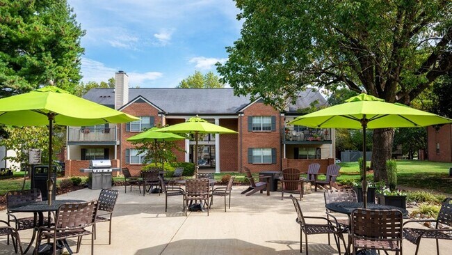 Building Photo - 1008 Village Green Crossing