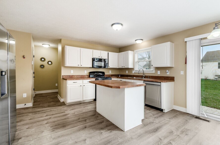 Building Photo - 8806 Emerald Hill Dr