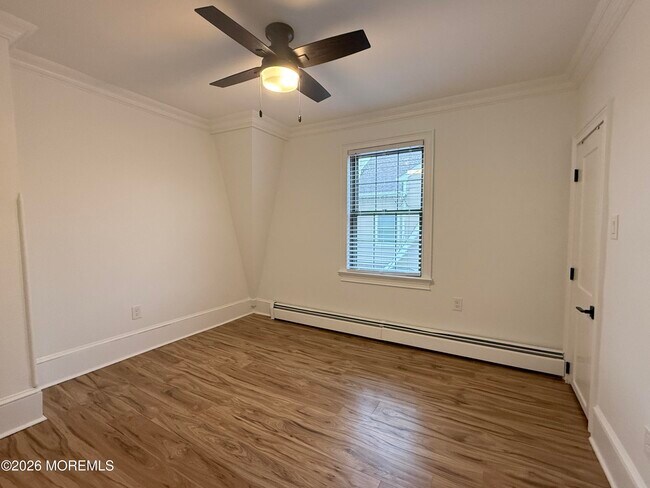 Building Photo - 304 Lareine Ave