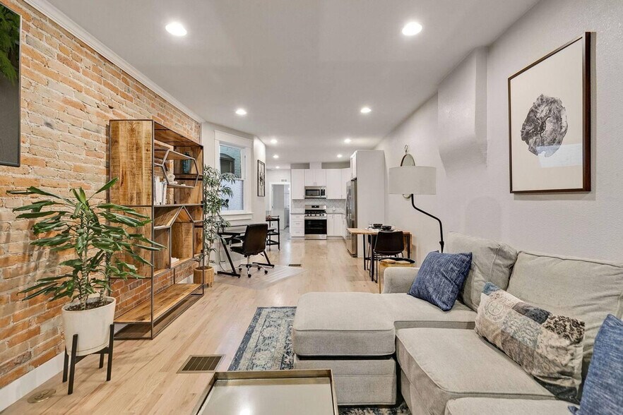 Building Photo - 3022 California St