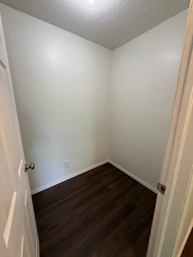 Building Photo - Spacious 4 Bed Home in Prime Claremore Location