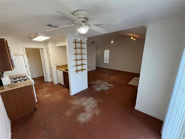 Building Photo - 16105 Fitchburg Cir