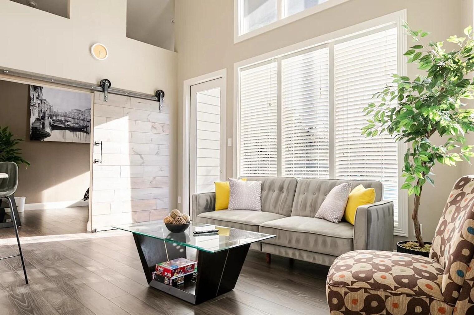 Building Photo - 805 The High Rd